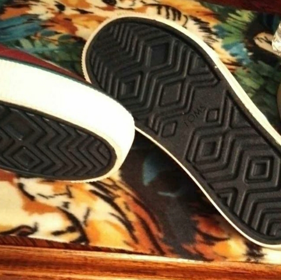 TOMS 2 pairs - Picture 2 of 6